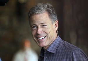 Time Warner 4th-quarter earnings up, revenue flat; raises dividend 11 per cent | iNFOnews.ca CP21904348