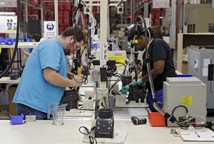 US manufacturing accelerated from March to April, leading factories to step up hiring | iNFOnews.ca CP28203384