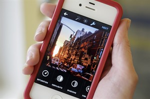 App Watch: New Instagram editing tools add user control but keep the simplicity | iNFOnews.ca CP28705793