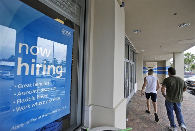 Applications for US unemployment benefits dropped last week to 275,000, near historic low | iNFOnews.ca CP34515743