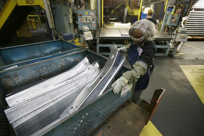 Sharp cuts in oil, gas drilling lower US industrial production for 5th straight month | iNFOnews.ca CP33105952