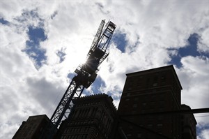 US construction spending falls 0.8 per cent in August with widespread weakness in all sectors | iNFOnews.ca CP30116012