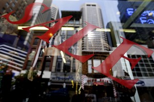 US consumer spending falls and income stays flat in Oct., held back by Superstorm Sandy | iNFOnews.ca CP21013610