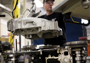 Survey: US factories expanded in June, but pace slowed from May; production index slips | iNFOnews.ca CP28977361