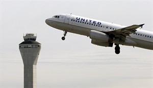 With summer travel season in full swing, United Airlines breaks into the black | iNFOnews.ca CP29247034