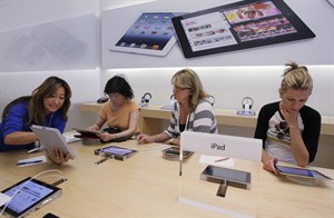 Apple's growth sags in latest quarter, missing lofty forecasts | iNFOnews.ca CP19512265