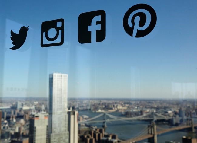 AP-NORC Poll: For many online Americans, Facebook is a habit | iNFOnews.ca