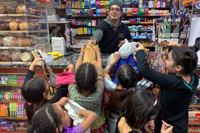 Americans load up on candy, trick or treat - or not | iNFOnews.ca Americans load up on candy, trick or treat - or not | iNFOnews.ca