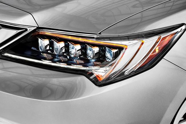 Edmunds' experts pick their favourite must-have car features | iNFOnews.ca