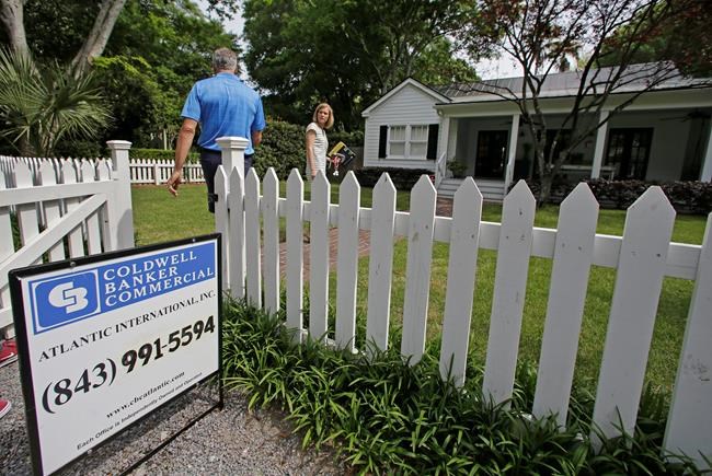 Some advice for borrowers and investors: Take a deep breath | iNFOnews.ca CP1889856454