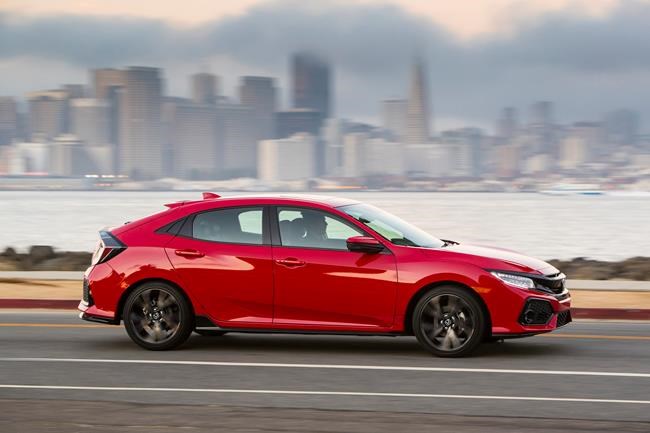 Honda adds five-door Civic hatchback for 2017 | iNFOnews.ca