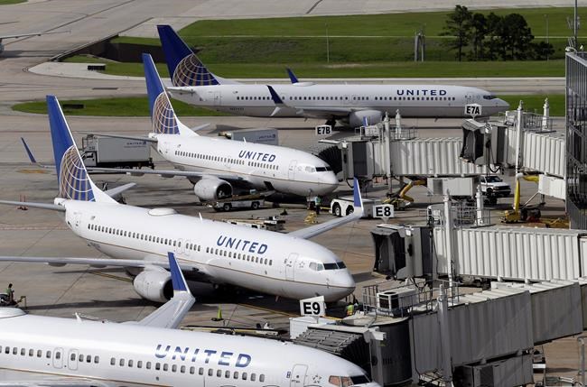 United to offer bumped flyers up to $10,000 after video flap | iNFOnews.ca