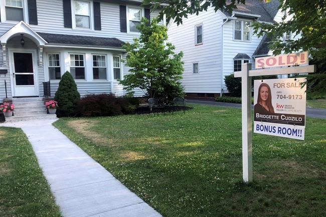 More Americans sign contracts to buy homes in August | iNFOnews.ca