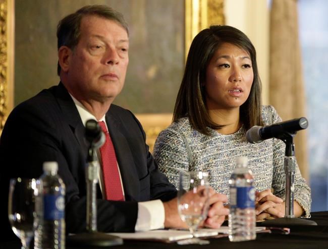 Passenger who was dragged off jetliner settles with United | iNFOnews.ca