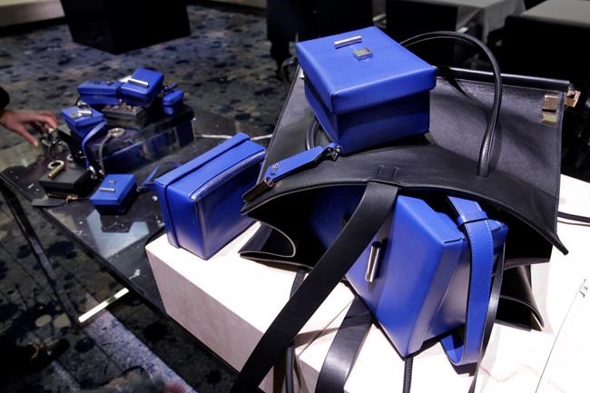 Tapestry offers downbeat outlook and its stock tumbles | iNFOnews.ca Tapestry offers downbeat outlook and its stock tumbles | iNFOnews.ca