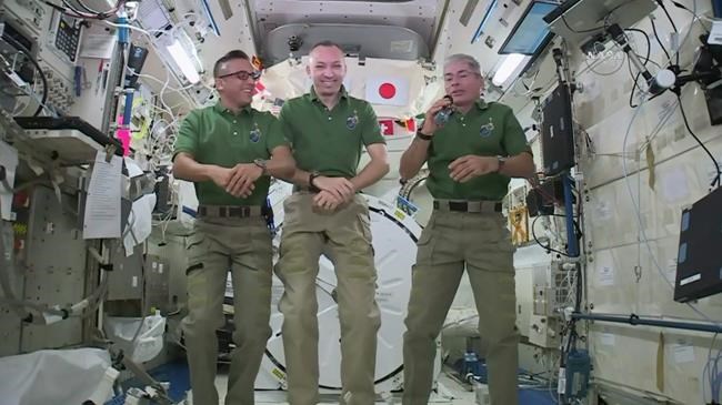 Lofty Thanksgiving: Astronauts feasting on pouches of turkey | iNFOnews.ca