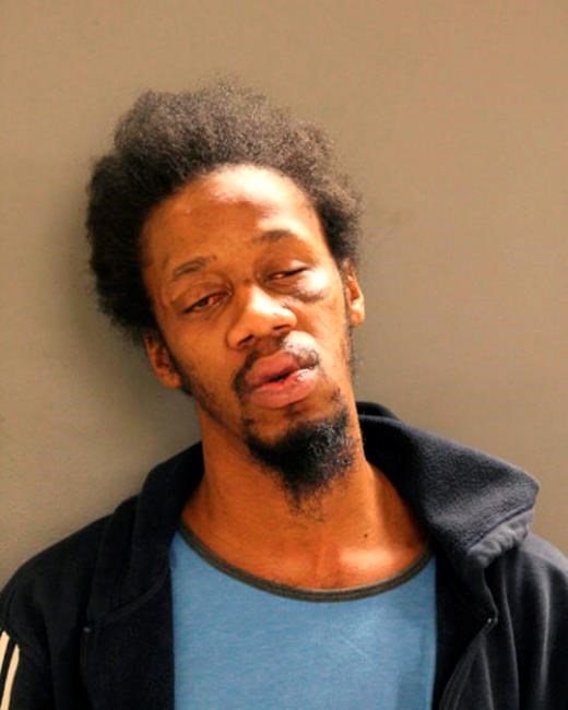 Man body-slammed by Chicago officer charged with battery | iNFOnews.ca