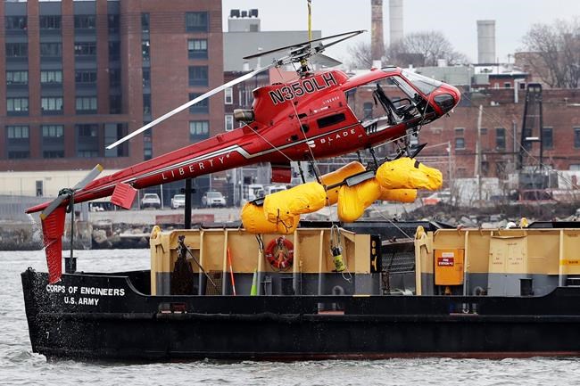 Pilot in NYC copter crash blames passenger restraint harness | iNFOnews.ca