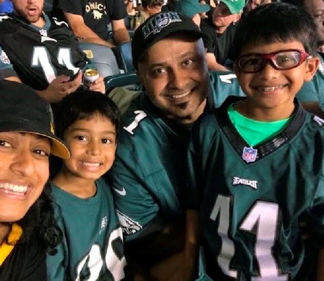 Eagles fan hit with fame after hitting pole gets some glory | iNFOnews.ca