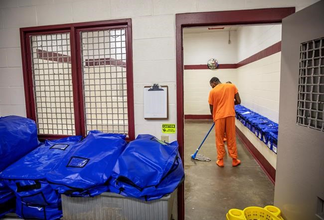 Immigration detainee with COVID-19 dies in Georgia hospital | iNFOnews.ca