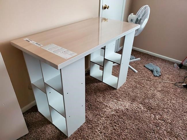 Desk shortage forces people to get creative about workspaces | iNFOnews.ca
