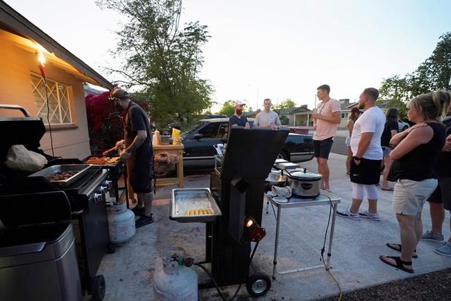 Pandemic-weary chefs, cooks enjoy serving from home | iNFOnews.ca