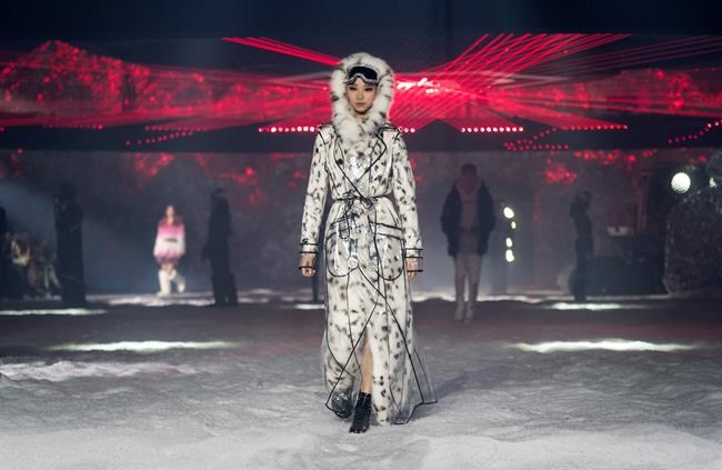 Philipp Plein takes NY Fashion Week on snowy spaceship ride | iNFOnews.ca Philipp Plein takes NY Fashion Week on snowy spaceship ride | iNFOnews.ca