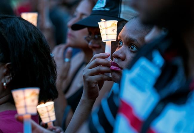 Hundreds pay tribute to slain New York City police officer | iNFOnews.ca Hundreds pay tribute to slain New York City police officer | iNFOnews.ca