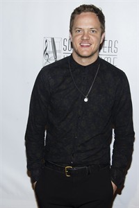 Ray Davies, Donovan inducted into Songwriters Hall; Jon Bon Jovi, Roseanne Cash perform | iNFOnews.ca