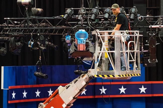 Clinton, Trump look to overcome weaknesses on debate stage | iNFOnews.ca