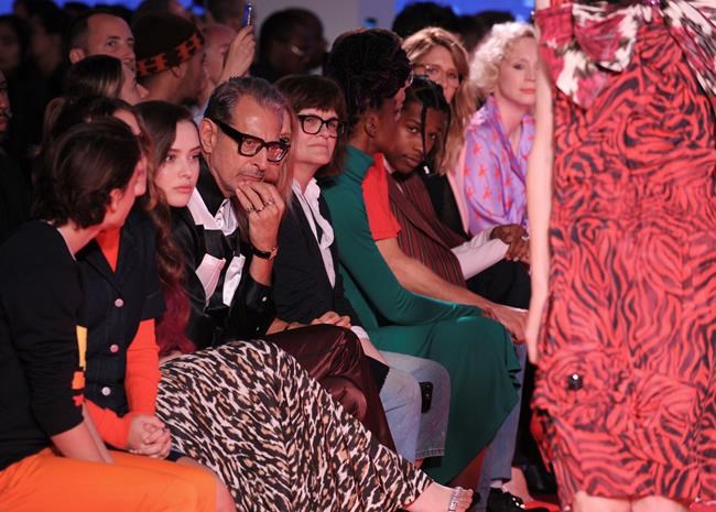 Raf Simons takes a bite out of fashion, riffing on "Jaws" | iNFOnews.ca Raf Simons takes a bite out of fashion, riffing on "Jaws" | iNFOnews.ca