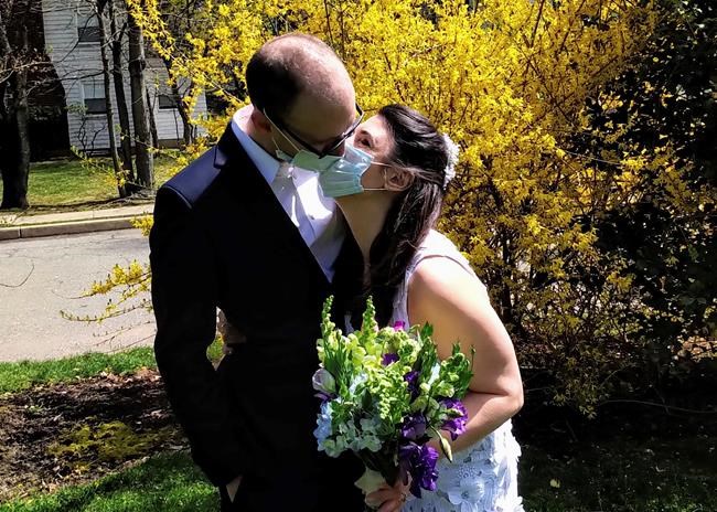 Lawns are the new wedding venue in the age of coronavirus | iNFOnews.ca