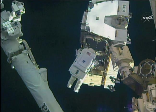 Spacewalking astronauts upgrade station with new batteries | iNFOnews.ca Spacewalking astronauts upgrade station with new batteries | iNFOnews.ca