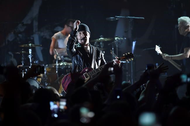 U2 dedicates song to Anthony Bourdain at Apollo show | iNFOnews.ca