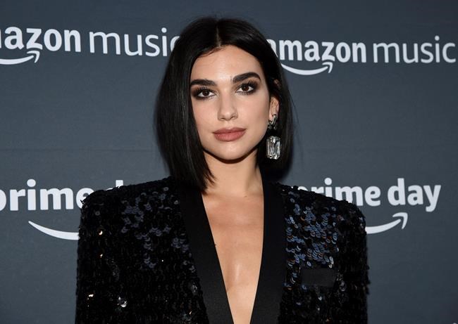 Taylor Swift shakes off drama with fun concert performance | iNFOnews.ca