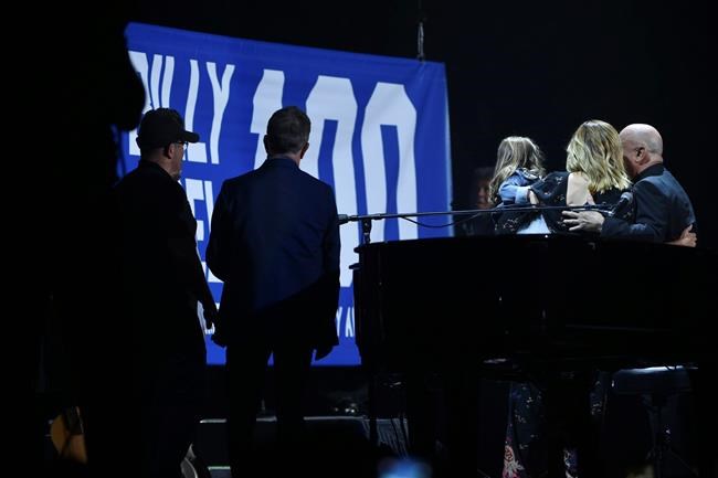 Bruce Springsteen surprises audience at Billy Joel concert | iNFOnews.ca