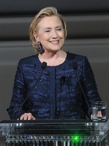 Fashion world shows its love to top designers, de la Renta - and Hillary Clinton | iNFOnews.ca Fashion world shows its love to top designers, de la Renta - and Hillary Clinton | iNFOnews.ca