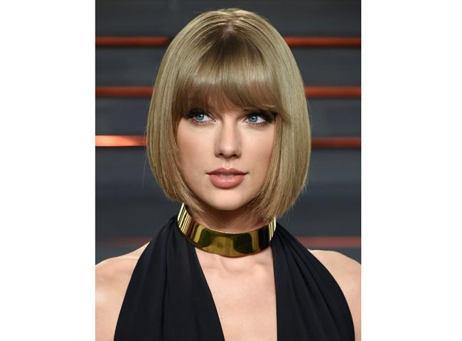 Town considers allowing parking on Taylor Swift's street | iNFOnews.ca