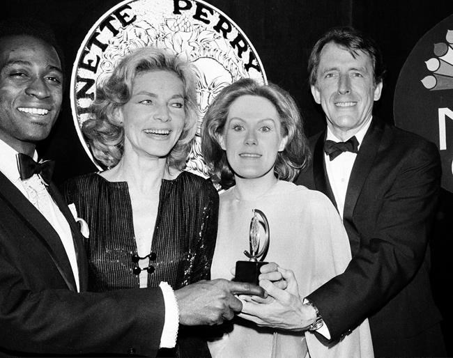 Tony-winner Fritz Weaver, TV and Broadway star, dies at 90 | iNFOnews.ca