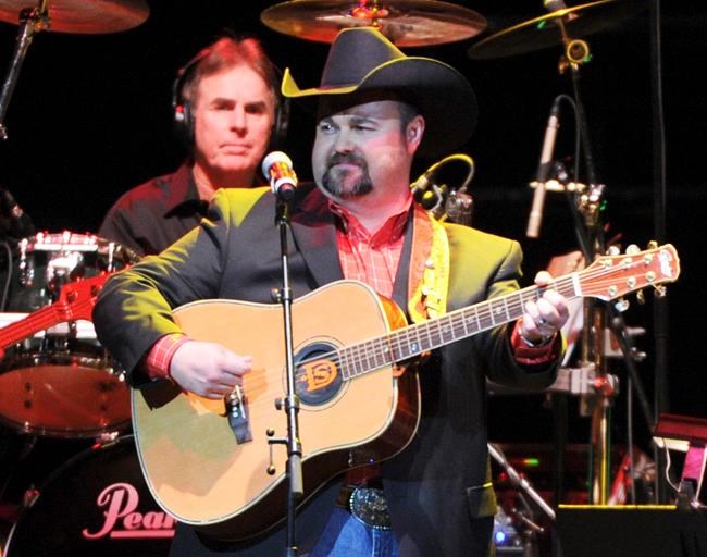 Country singer Daryle Singletary dies at age 46 | iNFOnews.ca CP186553398