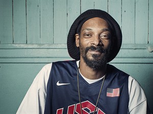 Blunt discussion: Snoop Dog lights up during songwriting panel, talk turns to 'The Chronic' | iNFOnews.ca CP21961262