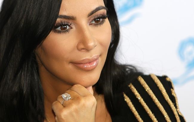 Armed jewelry thieves target Kardashian West in Paris | iNFOnews.ca CP705501325