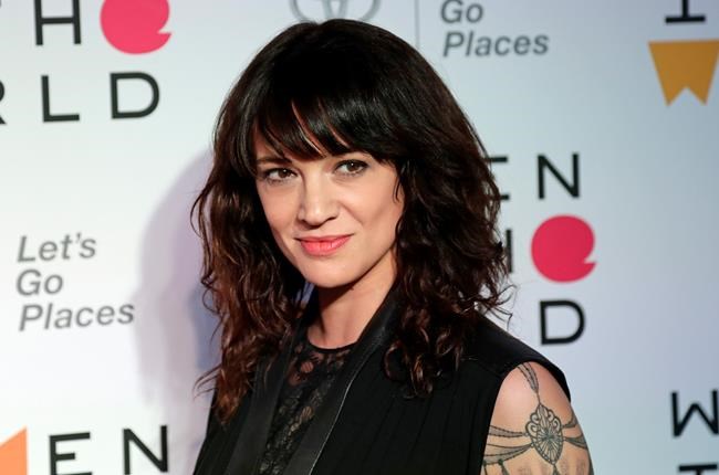 Argento denies sexual assault, says Bourdain made payment | iNFOnews.ca CP610571814