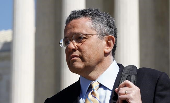 Toobin suspended by the New Yorker, steps away from CNN | iNFOnews.ca CP66430103