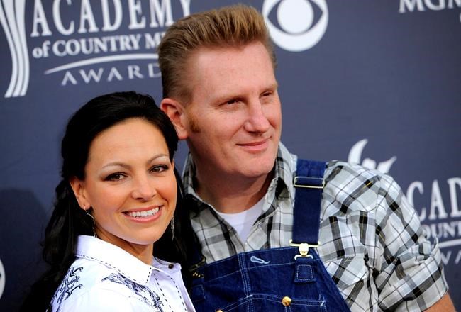 Singer Rory Feek to perform again after wife Joey's death | iNFOnews.ca