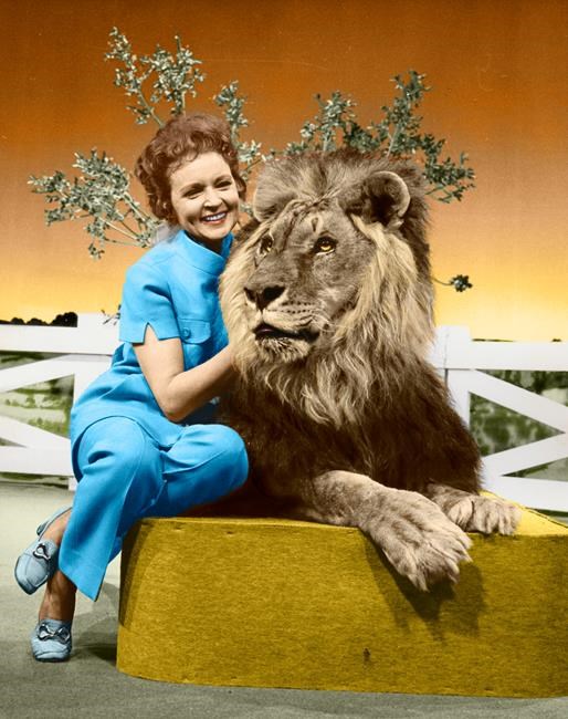 Betty White, furry friends star in 50-year-old 'Pet Set' | iNFOnews.ca
