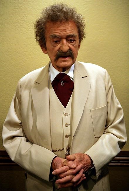 Hal Holbrook, prolific actor who played Twain, dies at 95 | iNFOnews.ca