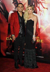 Ashlee Simpson ready to tie the knot again, announces engagement to marry Diana Ross' son | iNFOnews.ca Ashlee Simpson ready to tie the knot again, announces engagement to marry Diana Ross' son | iNFOnews.ca