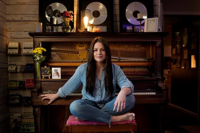 ACM nominee engineer Gena Johnson crafts hit records | iNFOnews.ca