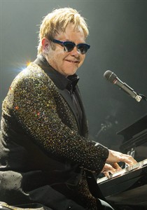 Singer Elton John challenges Russian anti-gay law while declaring support for Russian people | iNFOnews.ca Singer Elton John challenges Russian anti-gay law while declaring support for Russian people | iNFOnews.ca